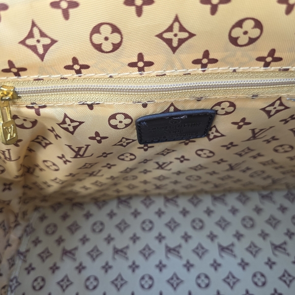 Elegant Brown Checkered Handbag - Picture 5 of 9